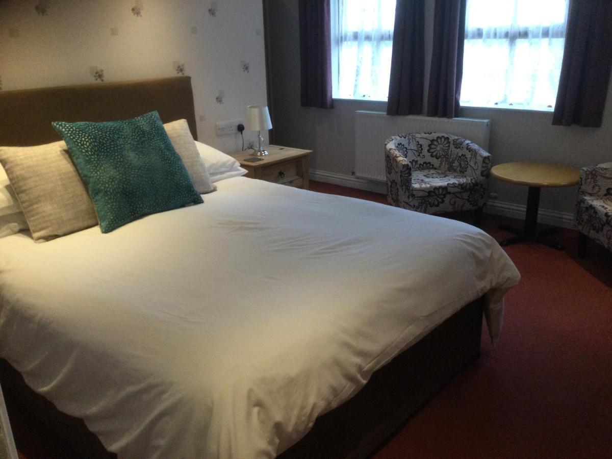 New Overlander Inn Penally المظهر الخارجي الصورة